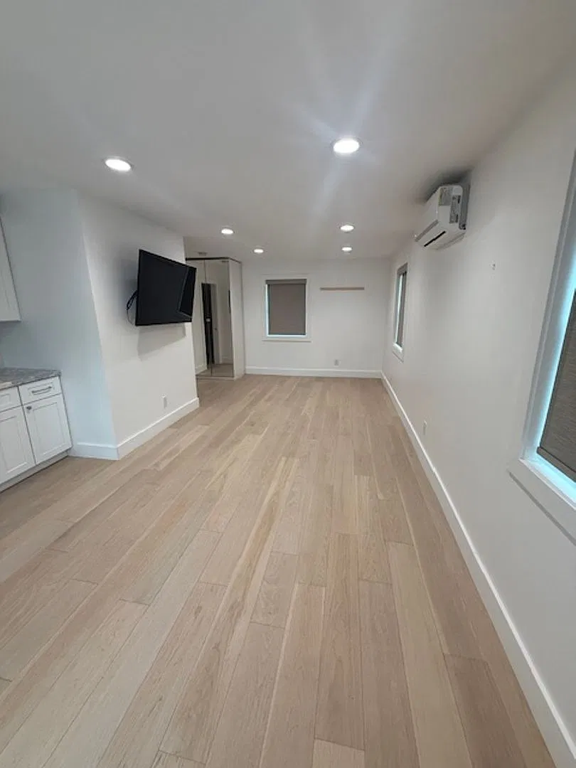 Spacious Belmont Heights Studio Adu At Private Residence — Photo 4