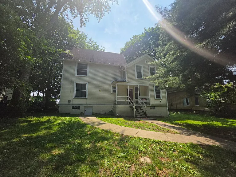 242 W Highland Ave — Photo 2