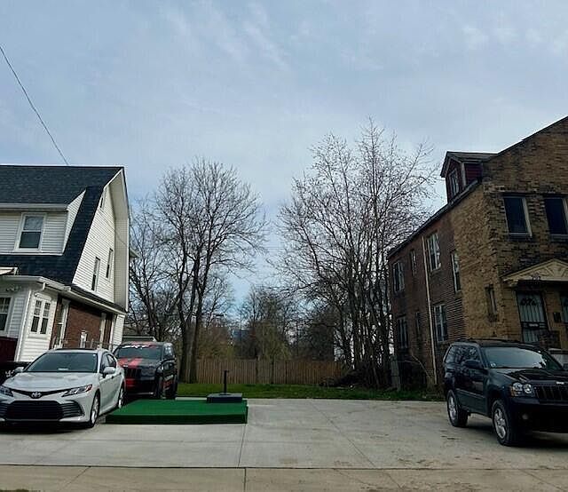 2nd image of 298 Woodland St