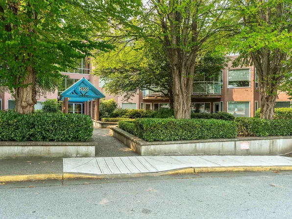2855 152nd St #203, Surrey, BC V4P 1H2