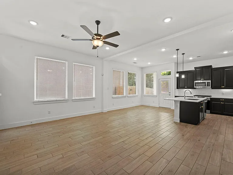 527 Park Hill Ct — Photo 3
