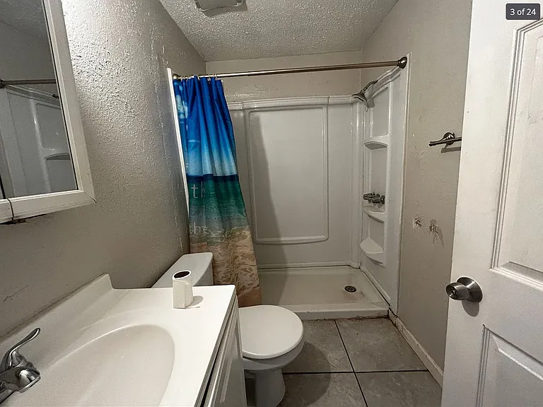 210 Avenue L — Photo 15