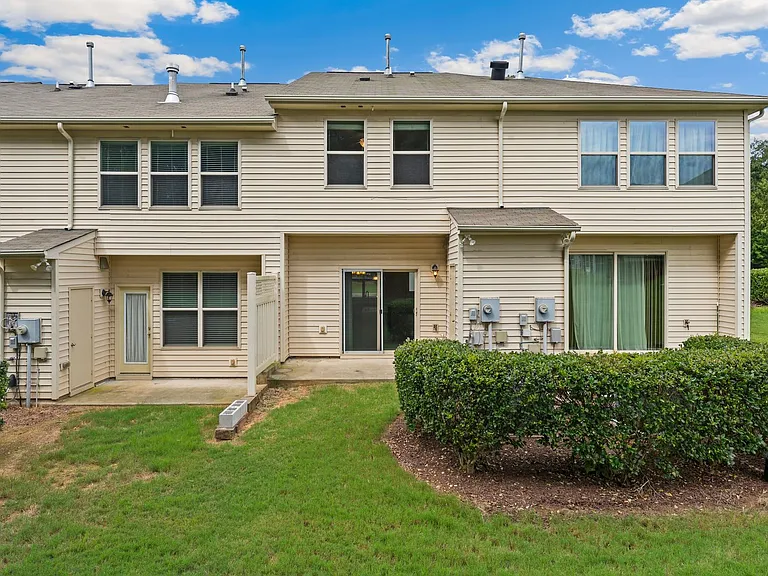 23 Pocono Dr — Photo 16