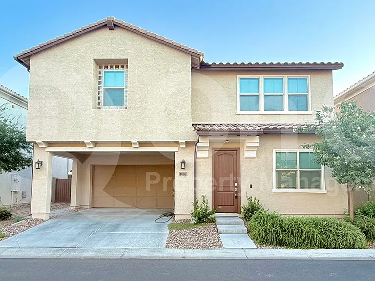 1068 E Sabino Dr — Photo 2