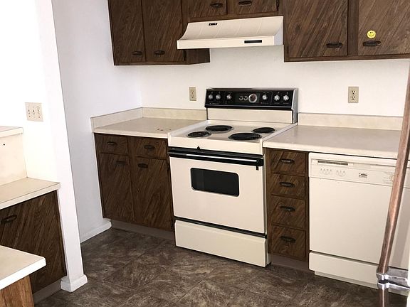3rd image of 265 Acoma Blvd N