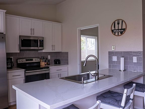 5th image of 782 Ash Court