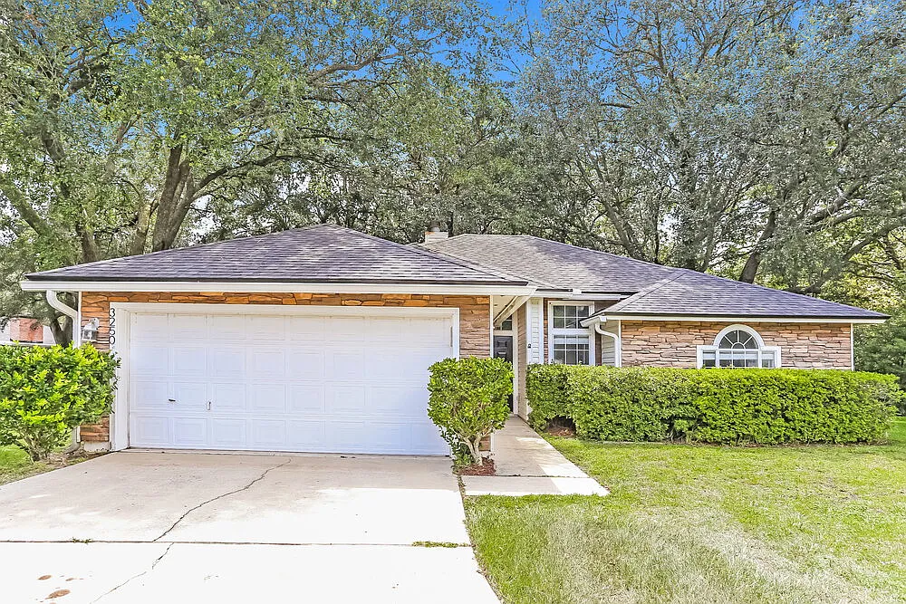 3 bed, 2.0 bath, 1374 sqft, $2,450 — Photo 1