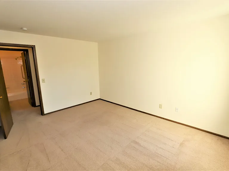 4251 Parklawn Ave — Photo 14