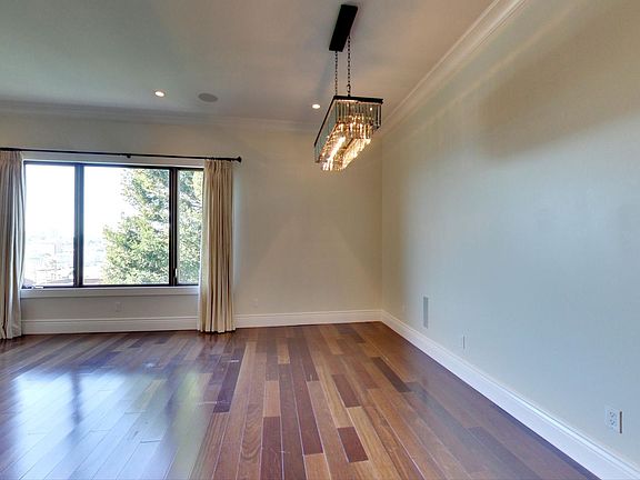 5th image of 2045 Hyde St