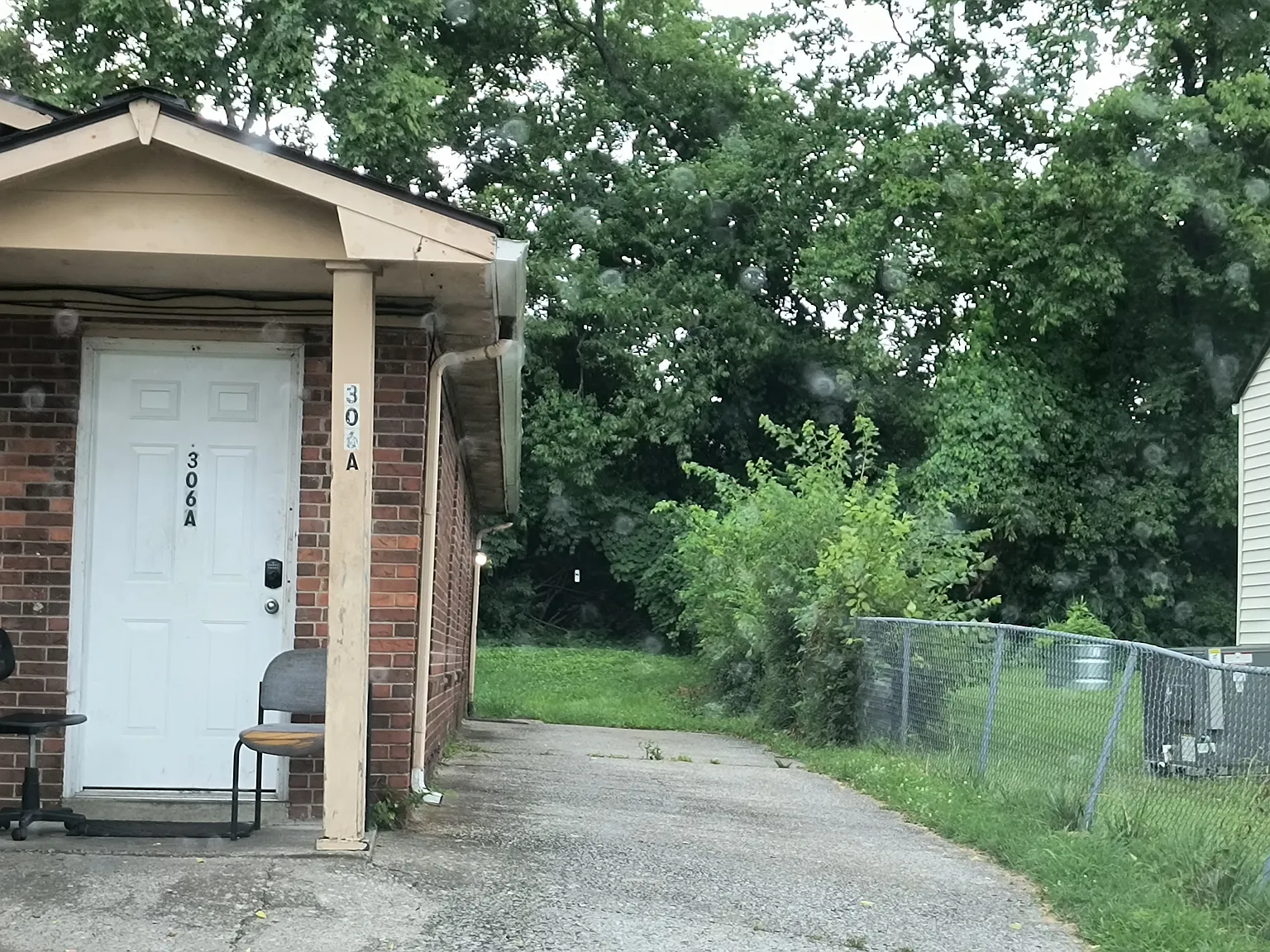 2 bed, 743 sqft, $1,300 — Photo 2