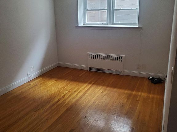4th image of 241 Hayward St