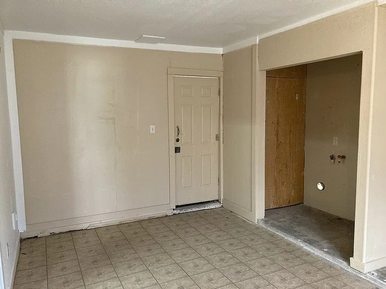 6358 W Commerce St — Photo 11