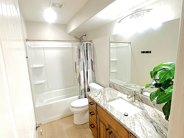 2516 E 2300 South Cir #2 — Photo 5