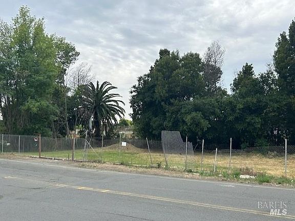 2nd image of 423 Admiral Callaghan Lane