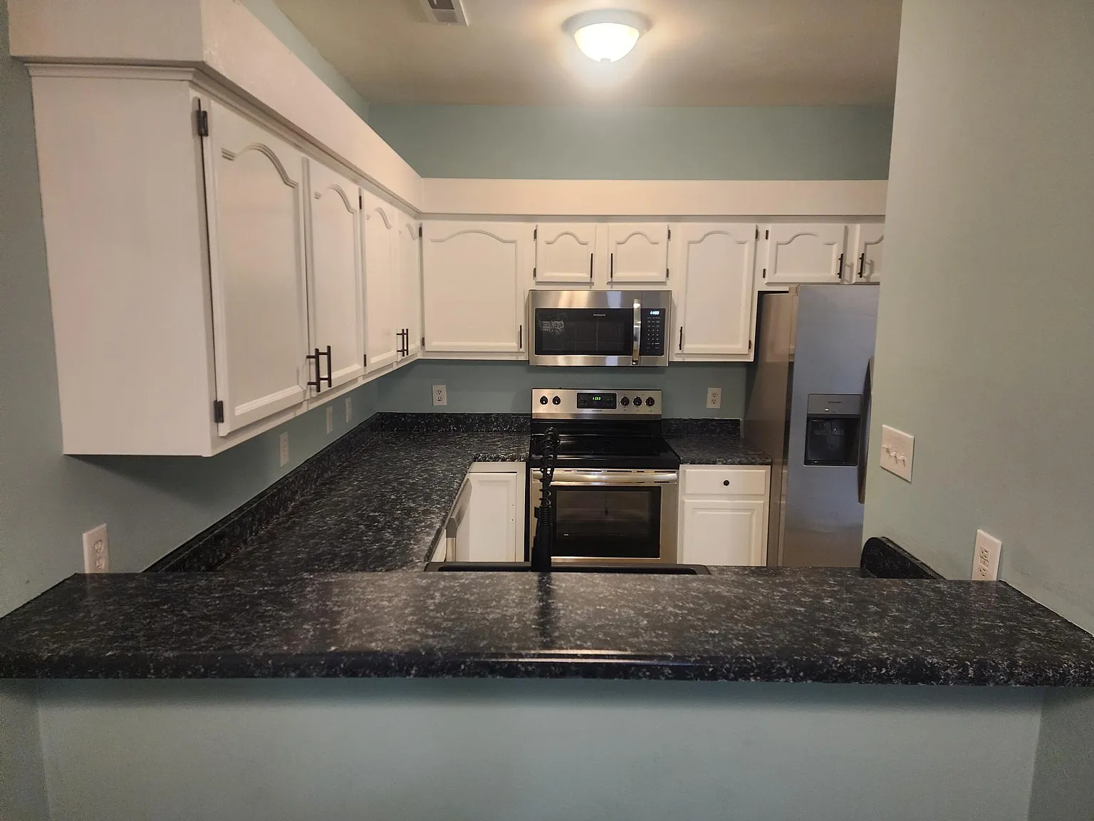 3 bed, 1600 sqft, $2,350 — Photo 2