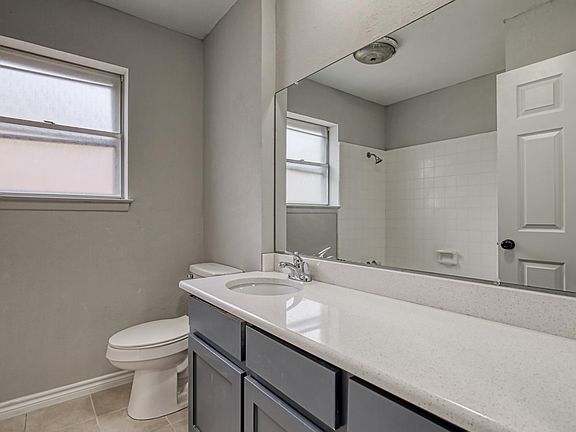 4th image of 3216 Oriole Ln