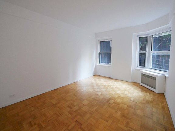 4th image of 110 E End Ave APT 8A