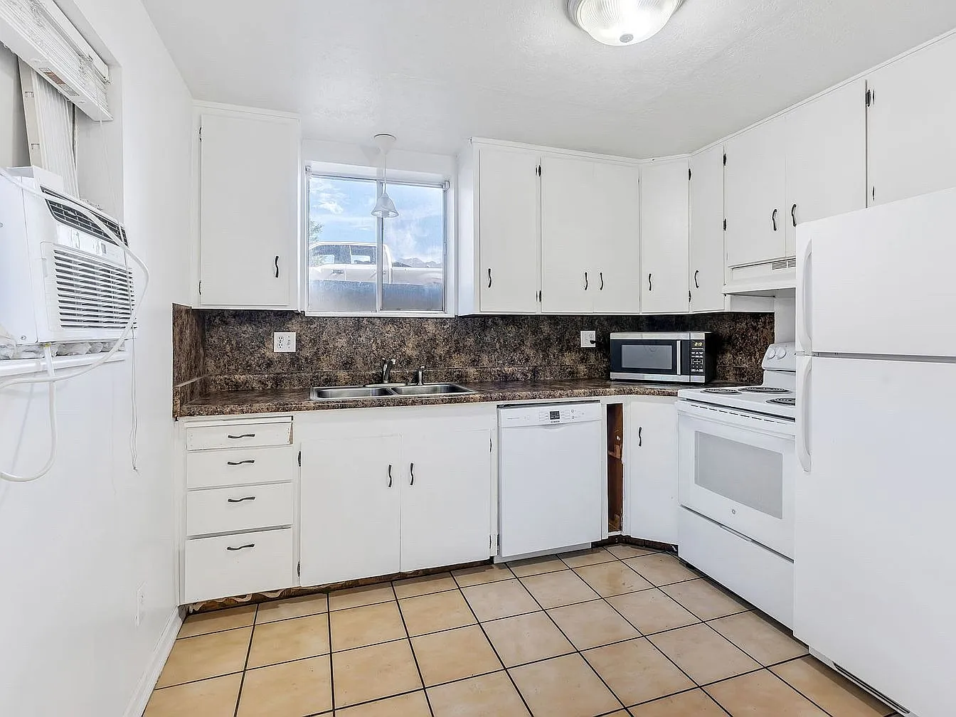 2 bed, 846 sqft, $1,300 — Photo 4