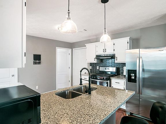 3rd image of 2952 Winding Grove Dr