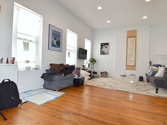 2nd image of 115 W 106th St APT 4C
