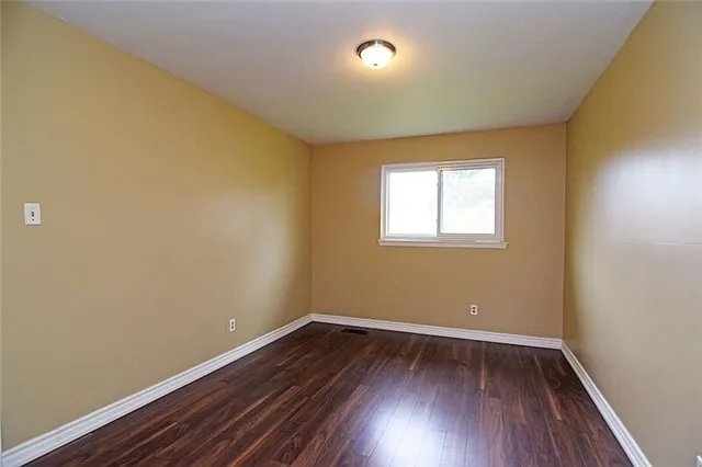 32 Whiteleas Ave — Photo 5