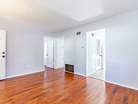 3rd image of 5106 N Ogden Ave