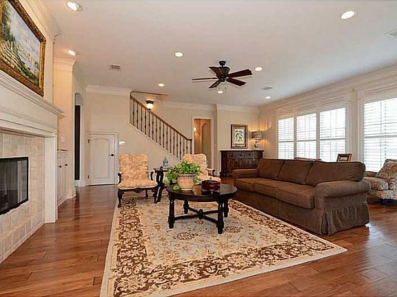 3rd image of 11003 Helens Way