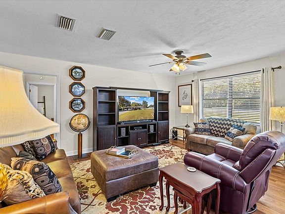 5th image of 11190 NW 92nd Ct