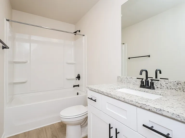 711 Berkeley Dr — Photo 16
