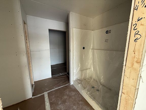 5th image of 5752 Wall St