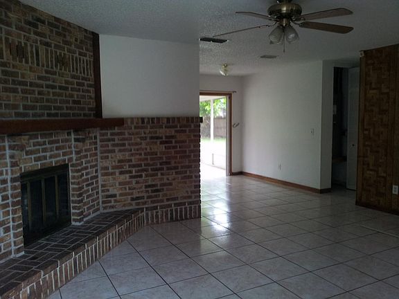Living room & fireplace
