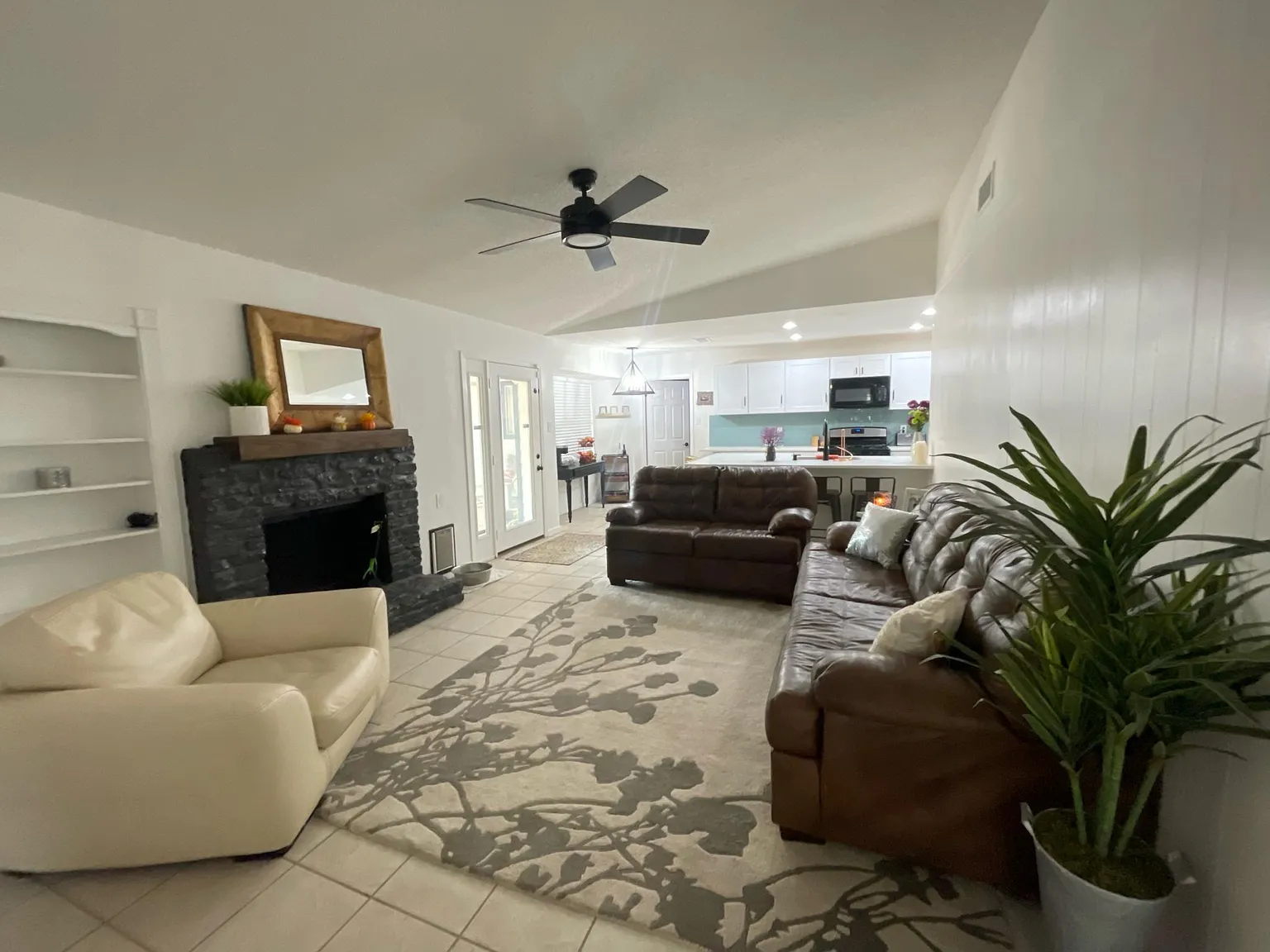 11701 Quartz Cir — Photo 1