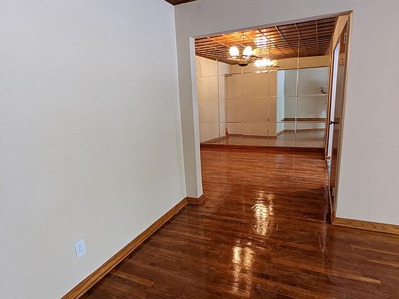 5th image of 75-32 Juniper Blvd S