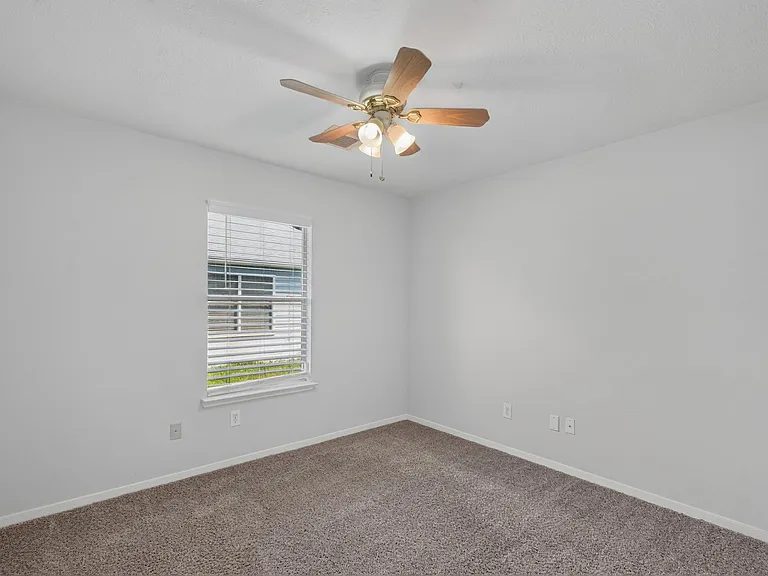 21907 Willow Shade Ln — Photo 33
