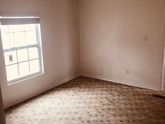 4th image of 16240 San Pedro Ave