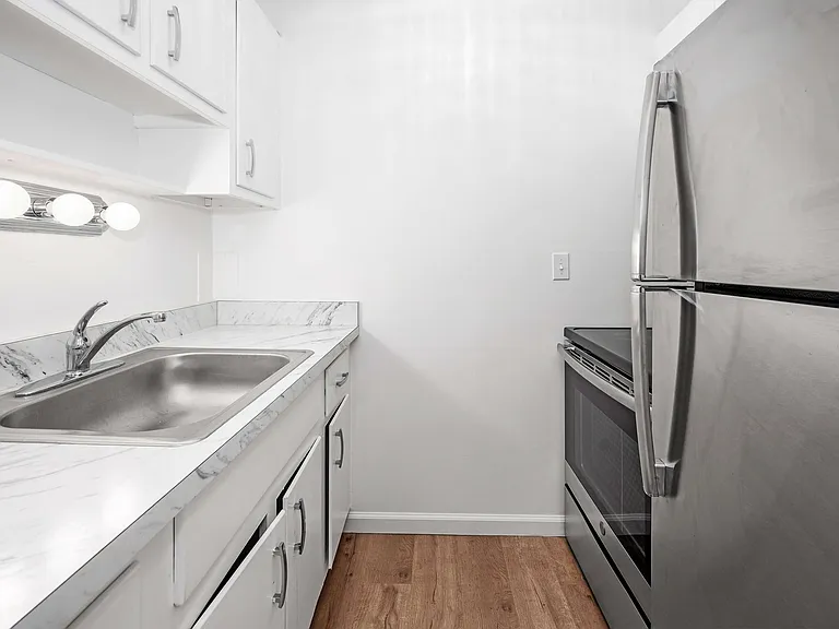 2935 Marshall, Apt 19 (4) 2935 Marshall, Apt 19 (4)