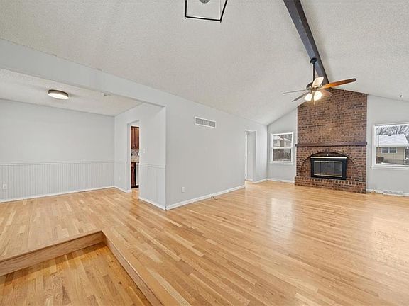 4th image of 524 NW Brad Cir
