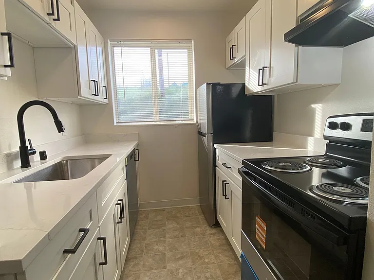 1 Bedroom Apartments In Downtown Tacoma! — Photo 9