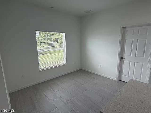 4 bed, 3.0 bath, 2800 sqft, $2,800 — Photo 4