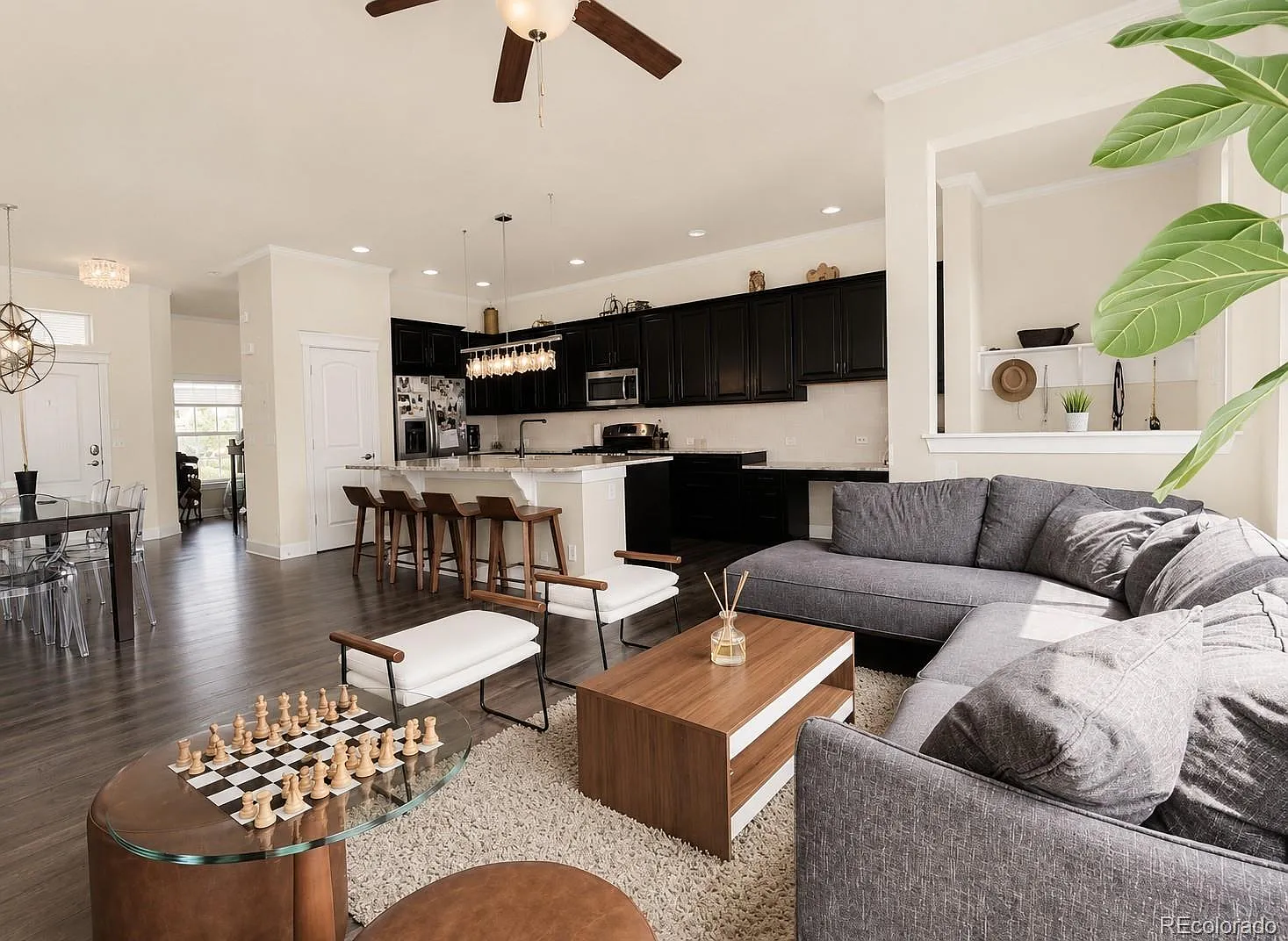 3 bed, 3.0 bath, 2396 sqft, $3,600 — Photo 3