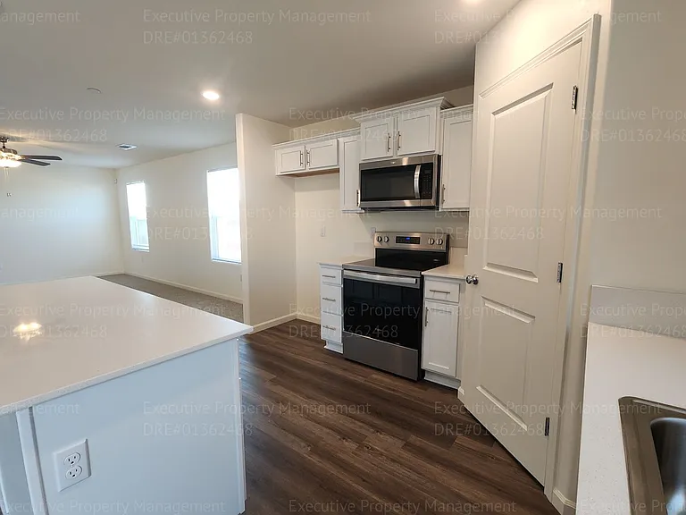 8921 Kemi St — Photo 37