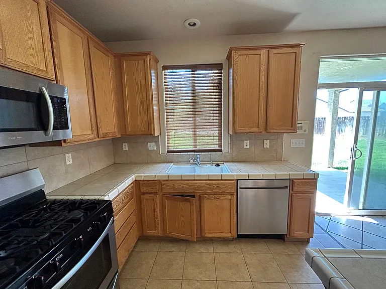 3716 E Vassar Ct — Photo 6