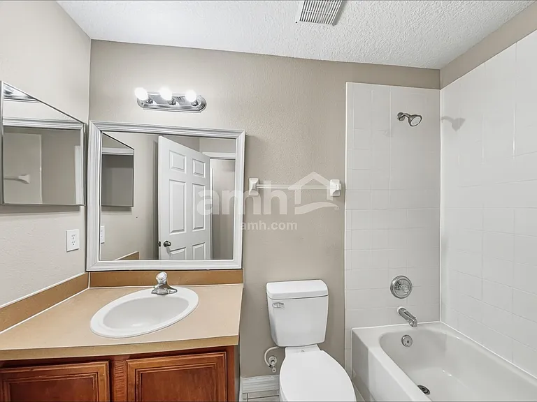 924 Burland Cir — Photo 13