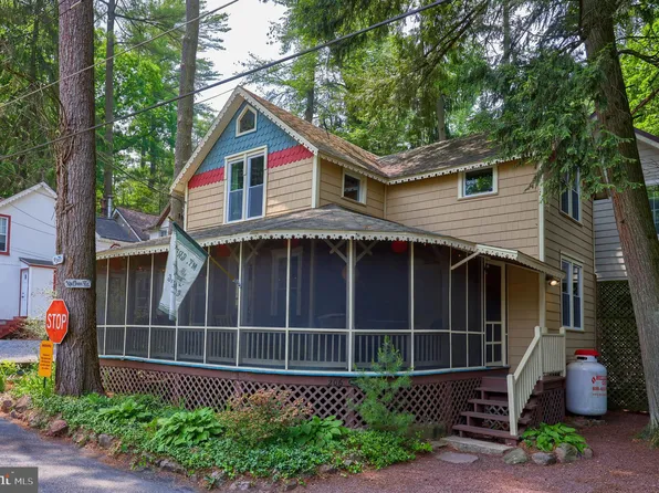 206 1st St, Mount Gretna, PA 17064