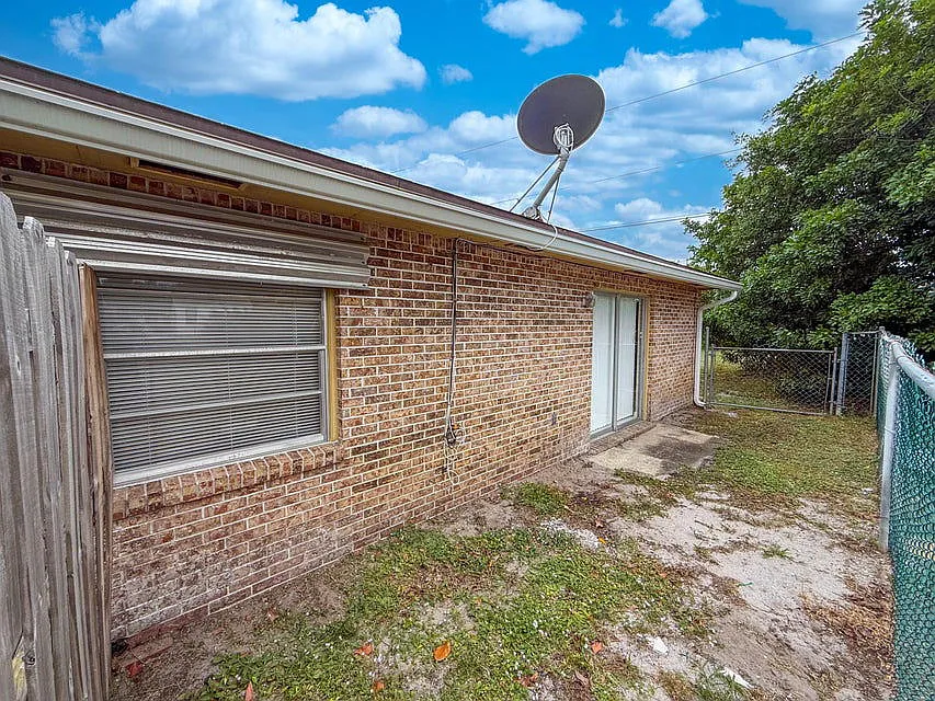 2 bed, 1.0 bath, $1,795 — Photo 2