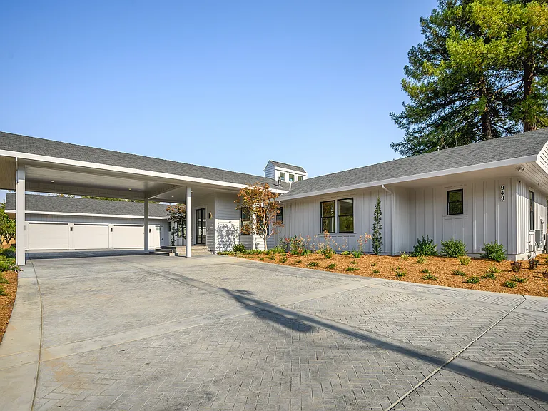 949 Canyon Rd — Photo 2