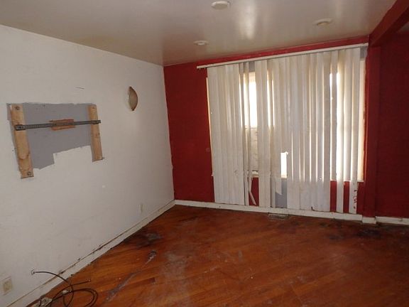 3rd image of 10513 S Edbrooke Ave