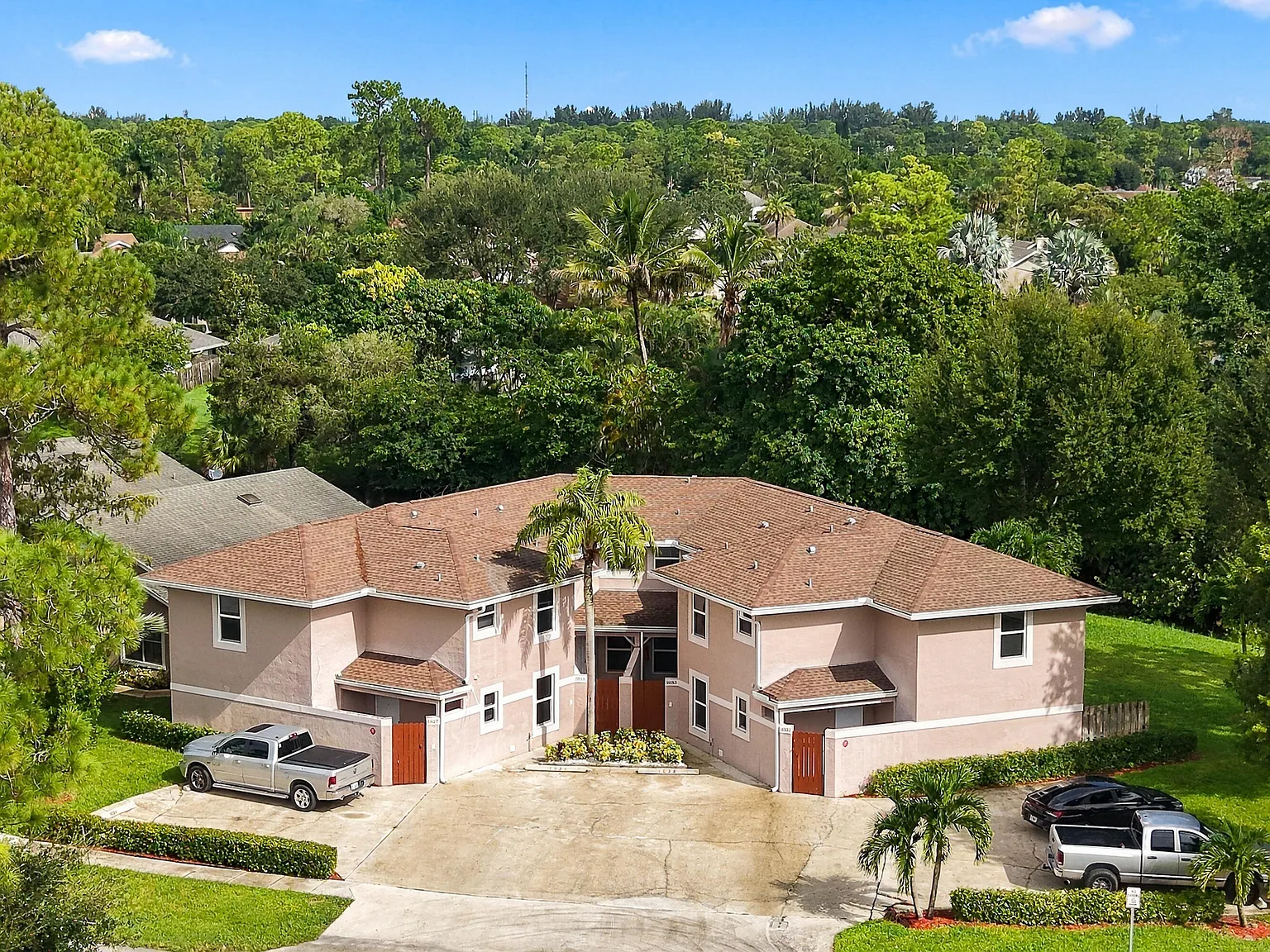 4 bed, 2.5 bath, 1400 sqft, $3,400 — Photo 1