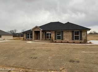 5874 Sara Ann Dr, Horn Lake, MS 38637