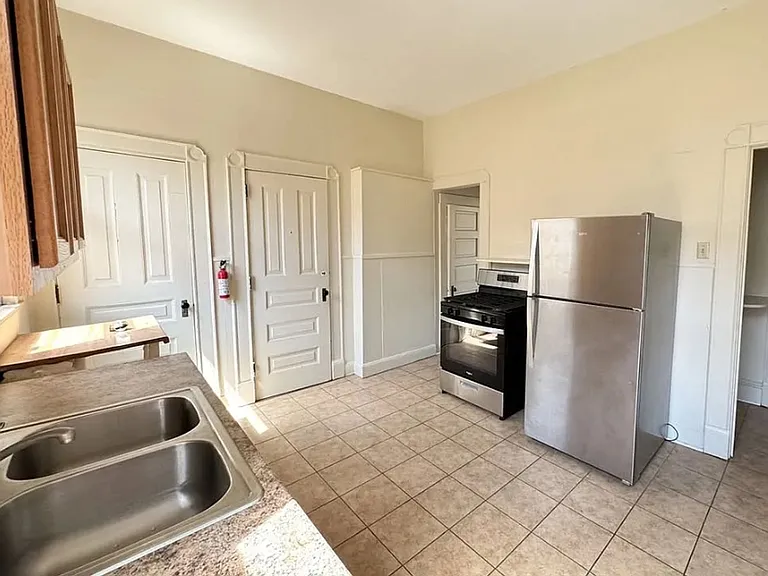 205 N 18th Ave E — Photo 9